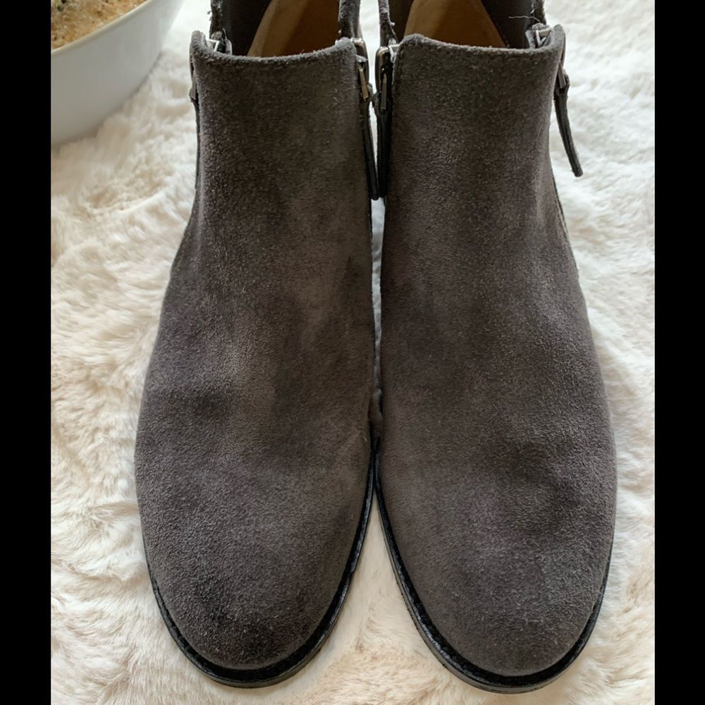 Michael Kors Suede Low Heel Ankle Boot Bootie Two Zippers Gray Women’s Size 5.5 - Picture 8 of 16